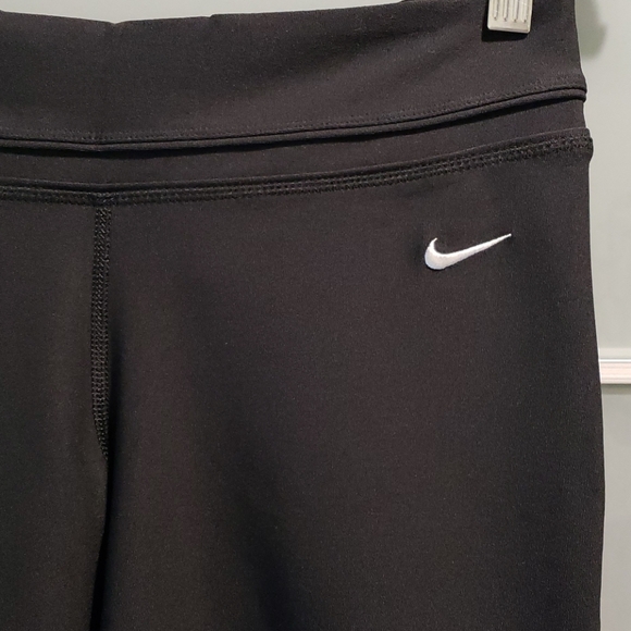 Nike Wide Leg Crop - Picture 2 of 8
